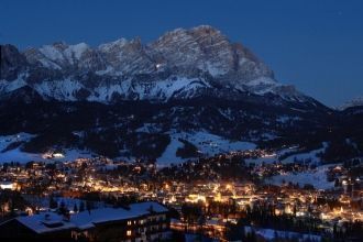 Ночной вид Кортины-д'Ампеццо.