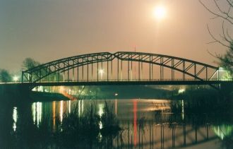 Ночная жизнь в городе Боровичи.