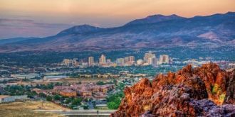 Город Рино с высоты.