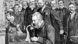 Первая телефонная линия заработала в 187