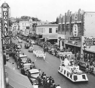 Старое фото города.