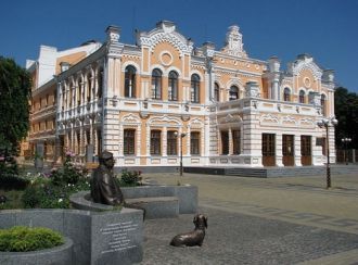На улице города Прилуки.