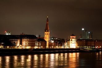 Ночной Дюссельдорф.