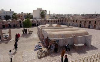 Древние керсы в центре современного горо