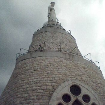 Статуя Божией Матери на горе Харисса