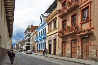 Улица Cobblestone, Кито, Эквадор.