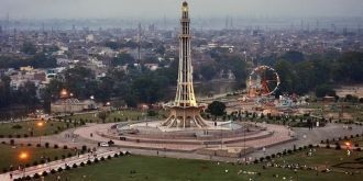 Вид на город Лахор и его общественный па