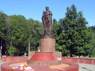 Памятник Ефросинье Полоцкой.