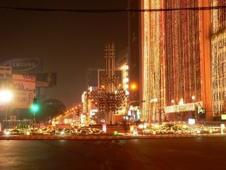 Ночная площадь Дакки.