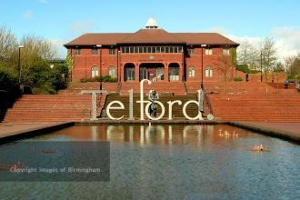 Статуя Томаса Телфорда на площади Телфор