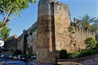 Стены арабской крепости Murallas del Cas