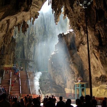 Пещеры Бату (Batu Caves) - одна из самых