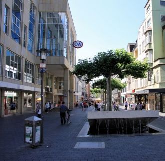 Банхофштрассе главная торговая улица в Б