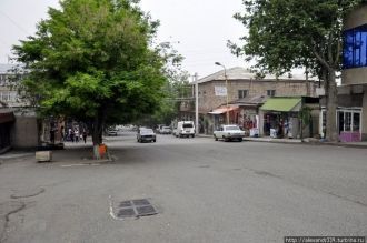 На одной из улиц города  Ехегнадзор.