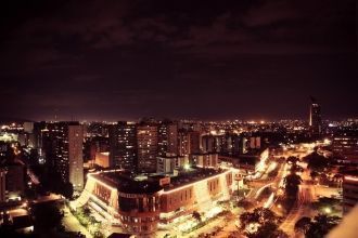 Ночные улицы Маракайа, Венесуэла.