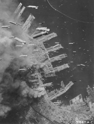 Бомбардировка американской авиацией япон