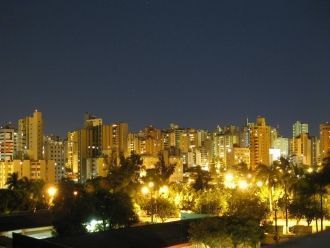 Фотография ночью  Лондрина, Бразилия.