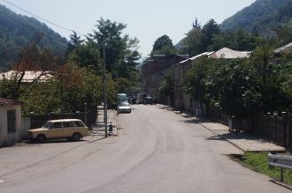 Улица города Зестафони. Грузия.