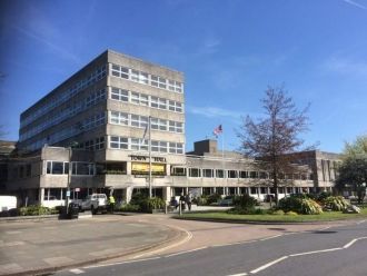 Вид на ратушу Кроули.