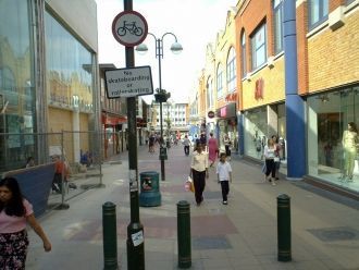 Одна из улиц Кроули.