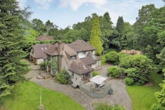 Кроули, Англия.