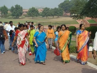 Жительницы Нью-Дели в национальной одежд