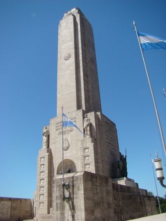Памятник национальному флагу  открыли 20