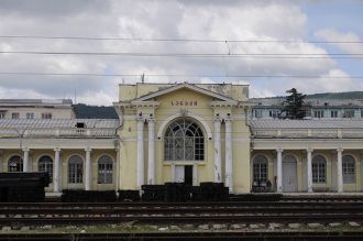 Вокзал города Сенаки.