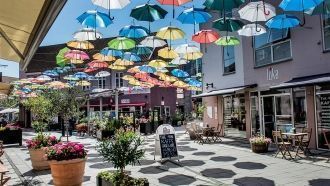 На улице города Вайле.