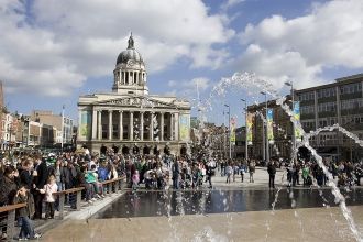 Оживлённая площадь Ноттингема.