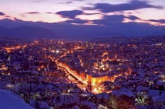 Город Сараево зимой.