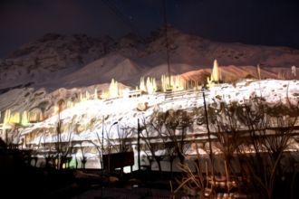 Город Хорог ночью.