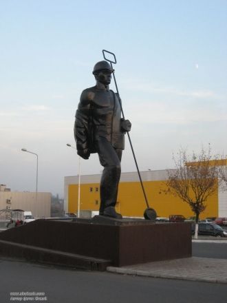 Памятник Металлургу в городе Енакиево.