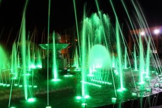 Ночной фонтан в городе Енакиево.