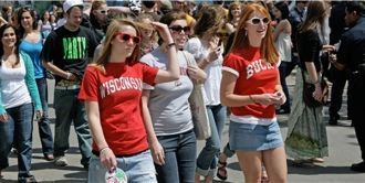 Местные жители.