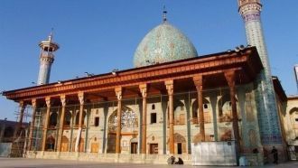 Зеркальная мечеть-мавзолей Шах-Черах.