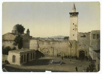 Дамаск - крепостная стена и ворота Баб  