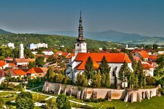 Вид с высоты на Нове-Место-над-Вагом.&nb