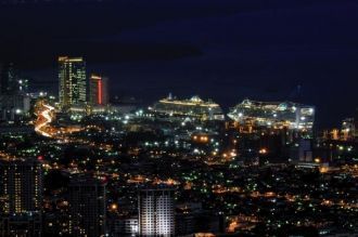 Столица ночью.