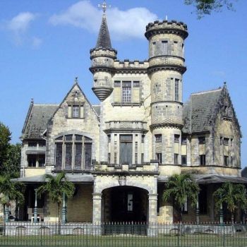 Замок Stollmeyer в Порт-оф-Спейне.