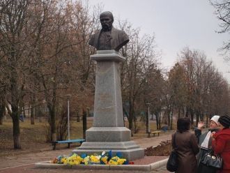 Памятник Т.Г.Шевченко в городе Изюм.