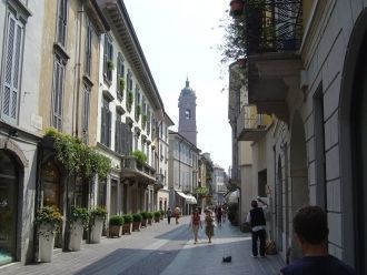 Пешеходы на улицах Монцы