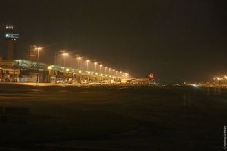 Кабульский Международный аэропорт ночью.