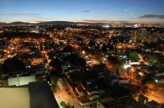 Ночной город Сапопан с высоты.