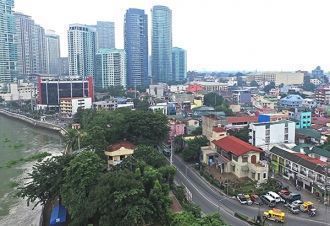 Фотография города Макати с высоты птичье