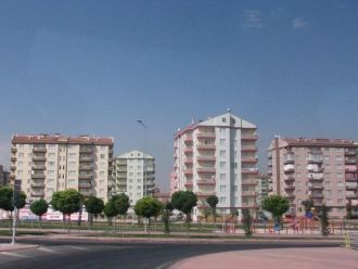 В середине дня на улицах Коньи совсем не