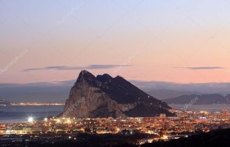 Гибралтар и испанский город Ла-Линеа ноч