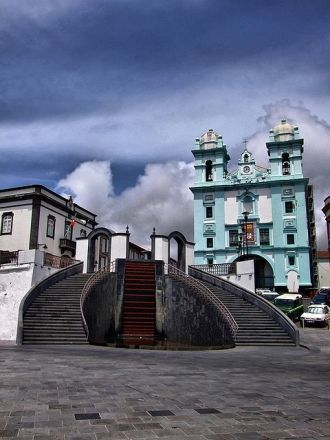 Достопримечательность города Ангра-ду-Эр