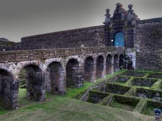 Достопримечательность города Ангра-ду-Эр