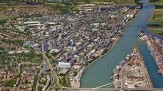 Людвигсхафен-на-Рейне с высоты птичьего 